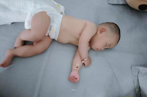 正定几个月宝宝会抬头